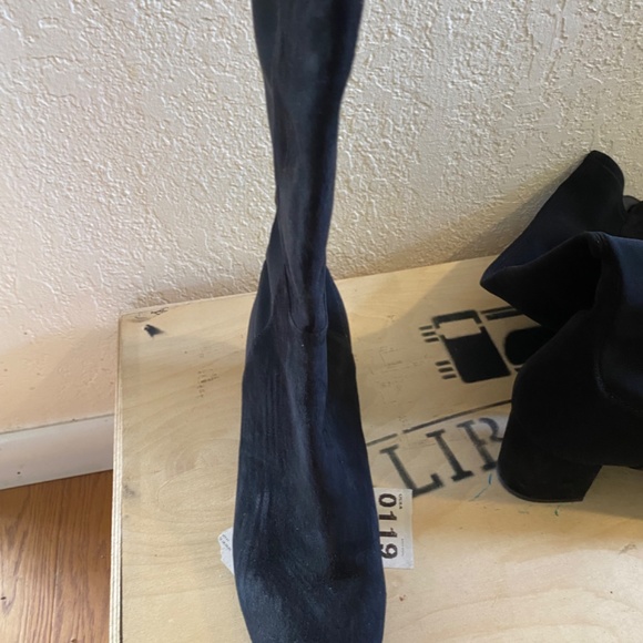 Stuart Weitzman Reserve boots in suede - Picture 3 of 11